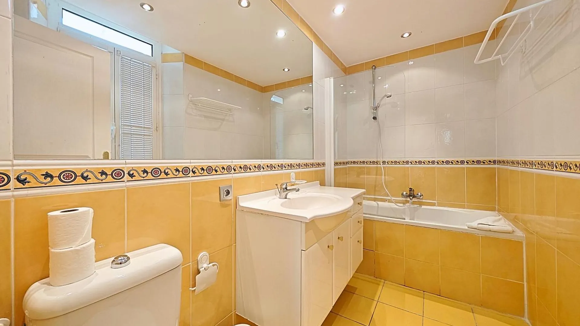 Apartment Viva Riviera Residence Commandant Andre Cannes France