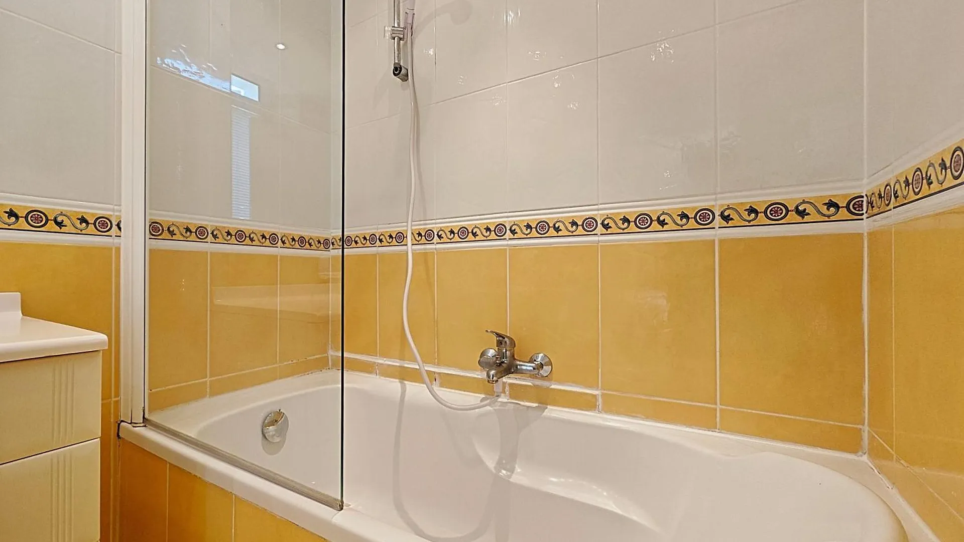 Viva Riviera Residence Commandant Andre Cannes 0*,  France