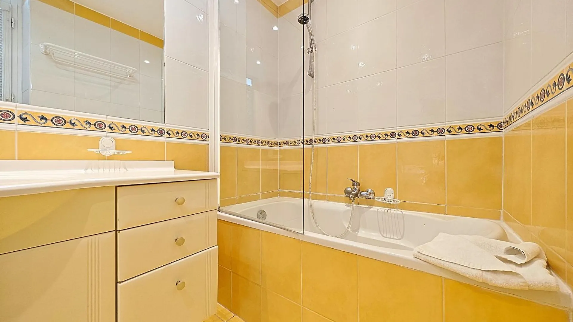 Viva Riviera Residence Commandant Andre Cannes France